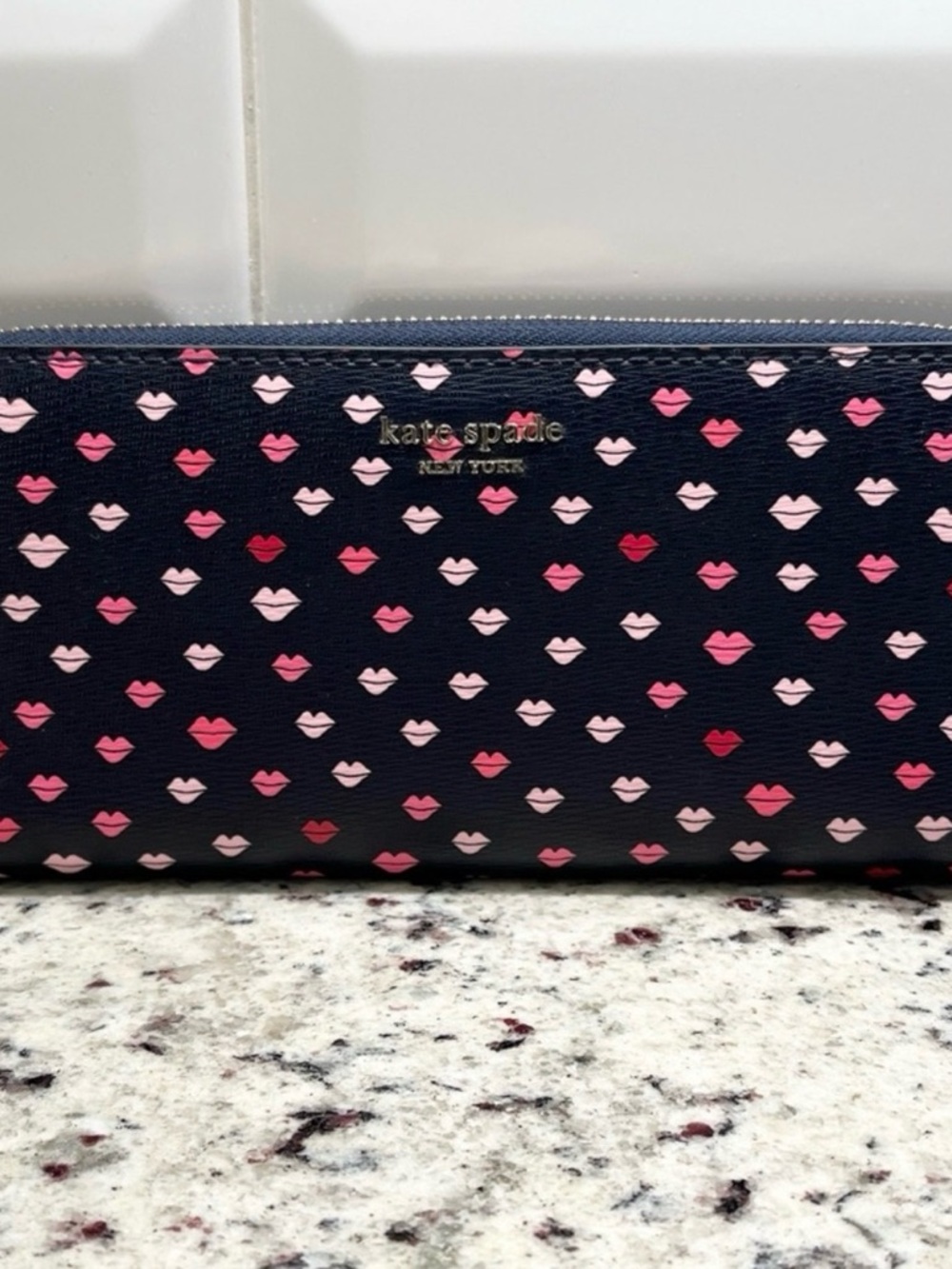 Kate Spade Sylvia Lips Continental Wallet EUC